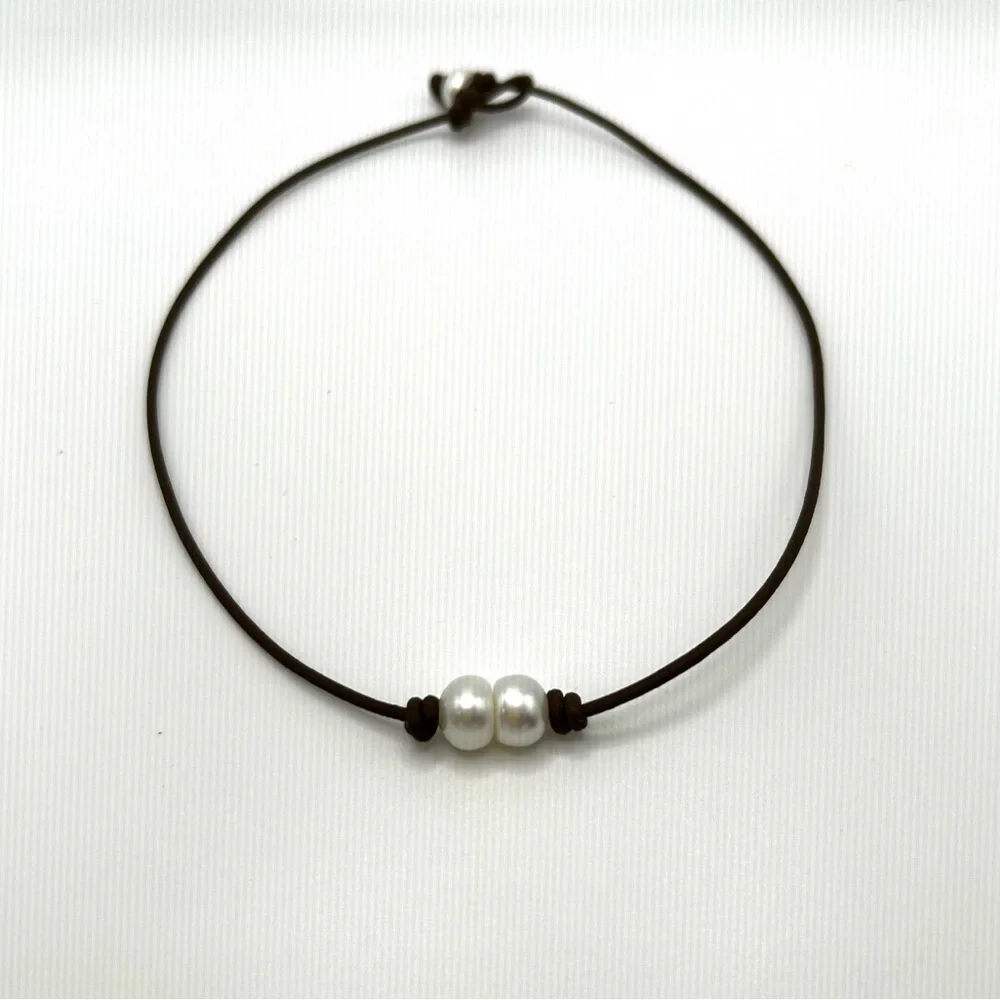 - 2 Freshwater Button Pearls on Leather - choker/necklace. NEW. Handmade - Picture 5 of 7